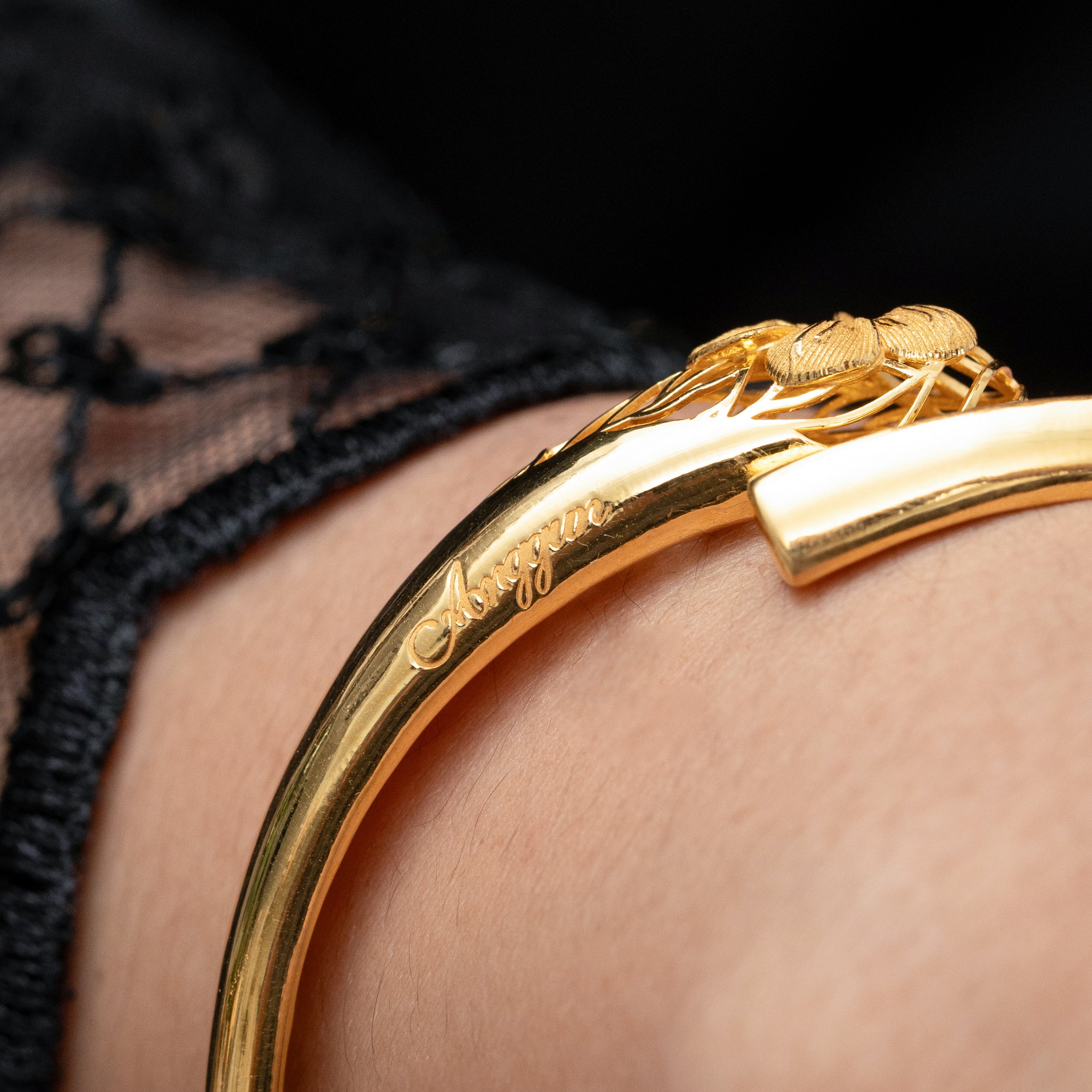 916 22K Anggun Alamanda Bangle Poh Kong